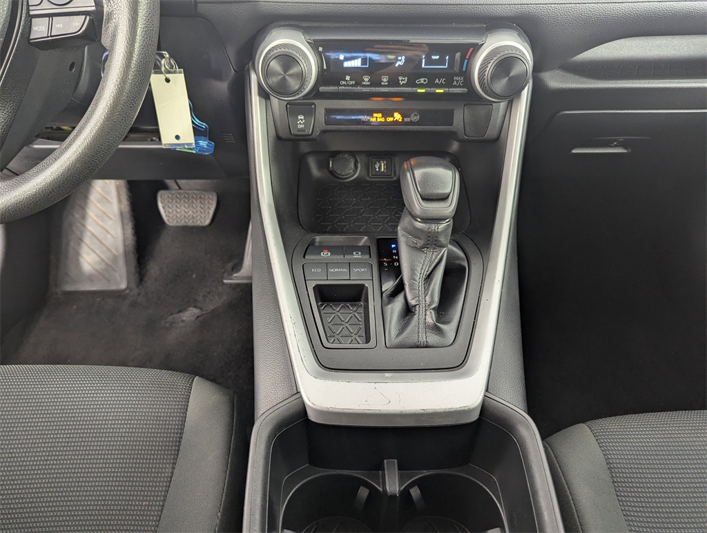 2023 Toyota RAV4 LE photo 24