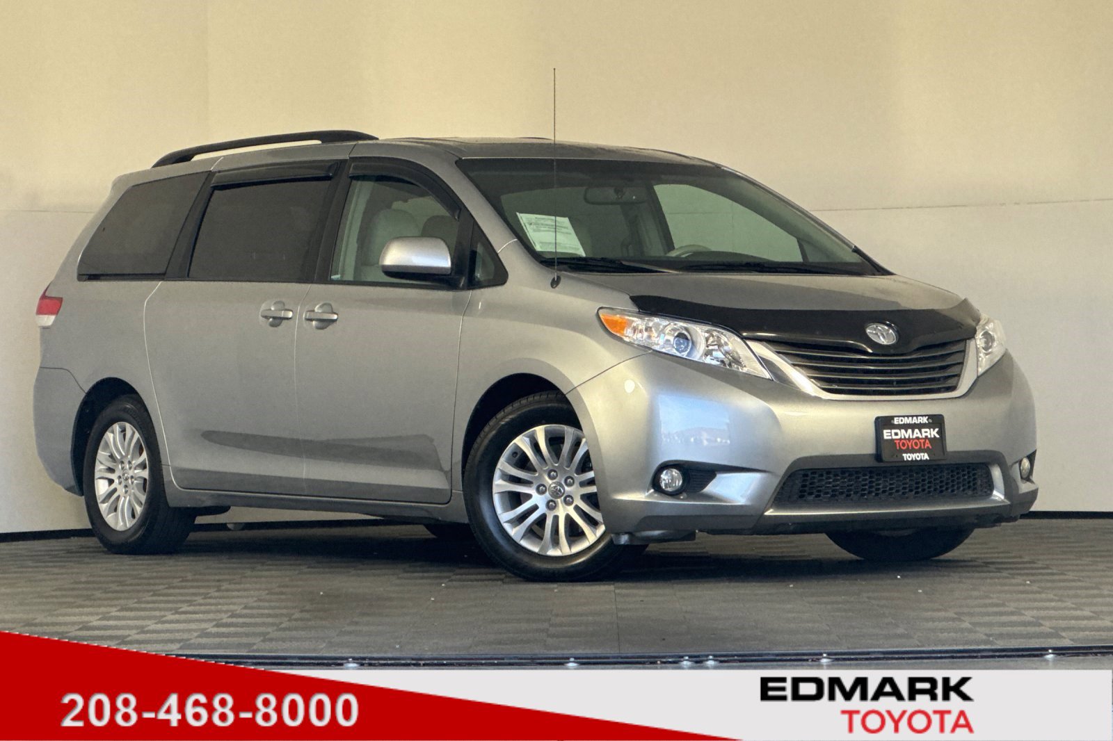 2014 Toyota Sienna XLE's photo