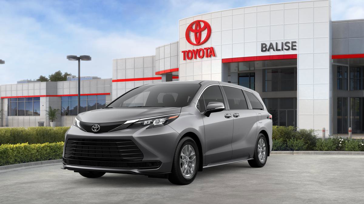 2026 Toyota Sienna LE's photo