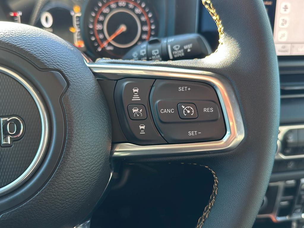 2025 Jeep Wrangler Sahara photo 34