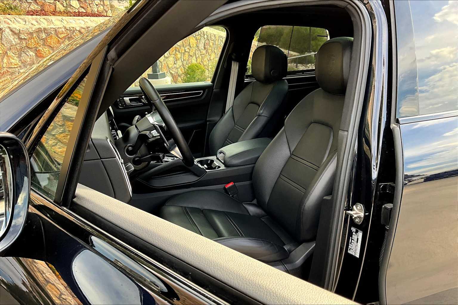 2023 Porsche Cayenne Turbo photo 4