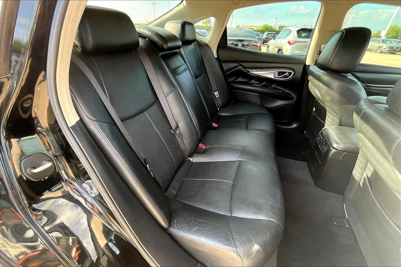2011 Infiniti M37 photo 18