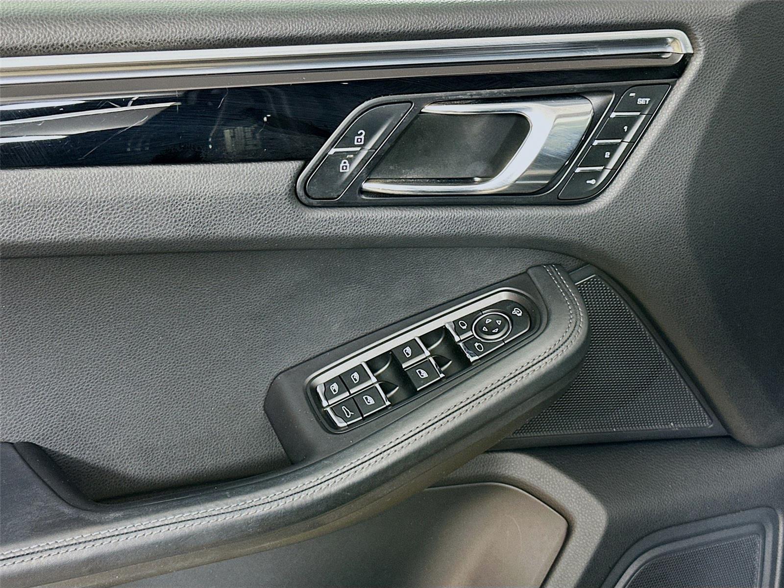 2023 Porsche Macan S photo 17