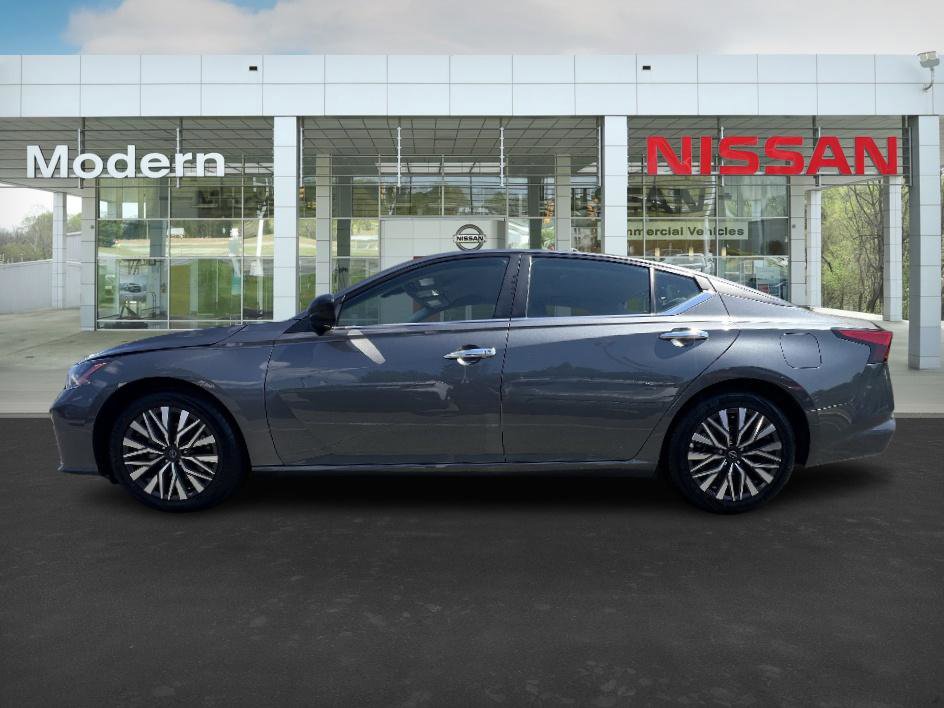 2024 Nissan Altima 2.5 SV photo 2