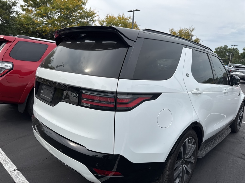 2023 Land Rover Discovery S R-Dynamic photo 4
