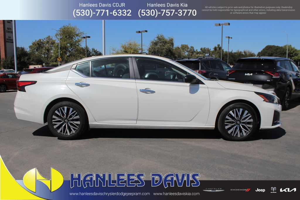 2024 Nissan Altima 2.5 SV photo 5