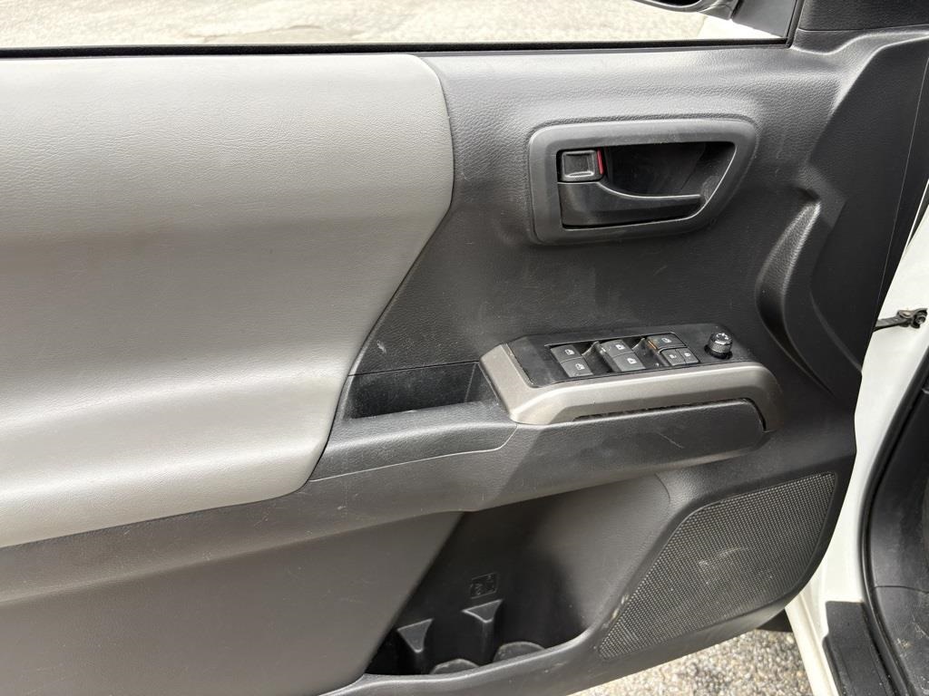 2023 Toyota Tacoma SR5 photo 13