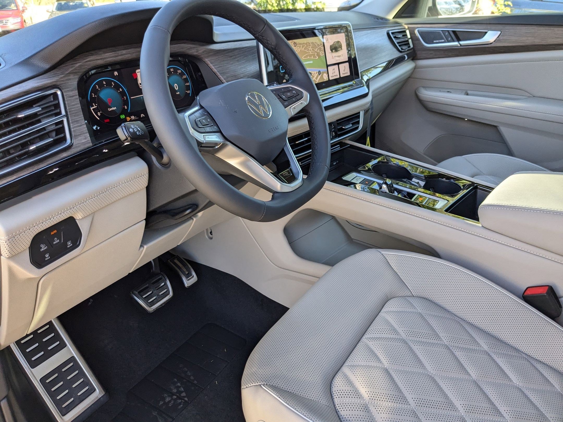 2025 Volkswagen Atlas SEL Premium R-Line photo 3