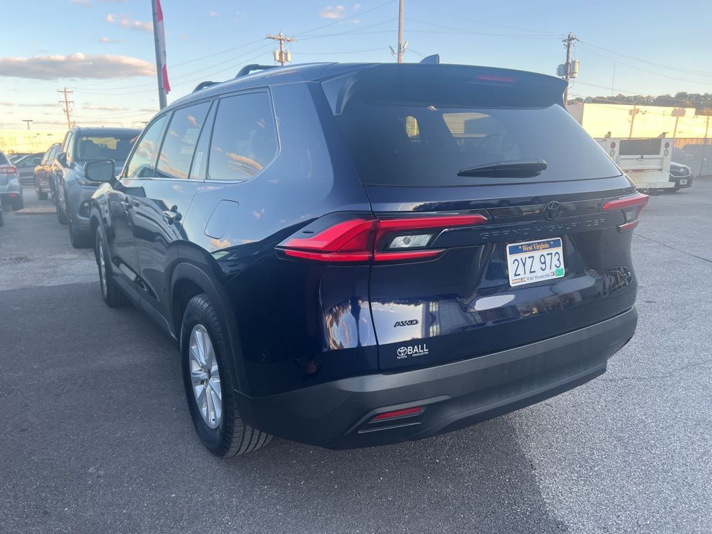 2024 Toyota Grand Highlander XLE photo 2