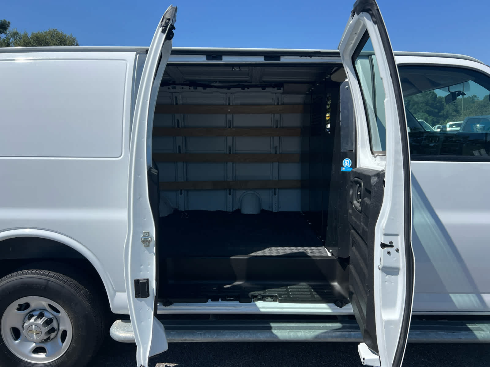 2023 Chevrolet Express Cargo 2500 photo 7