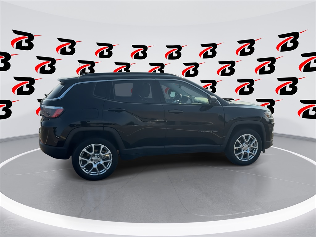 2022 Jeep Compass Latitude Lux photo 7