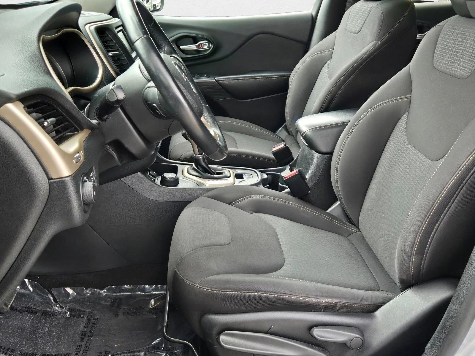 2016 Jeep Cherokee Latitude photo 16