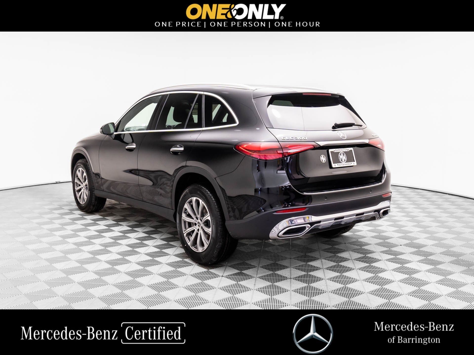 2025 Mercedes Benz GLC 300 4MATIC photo 3