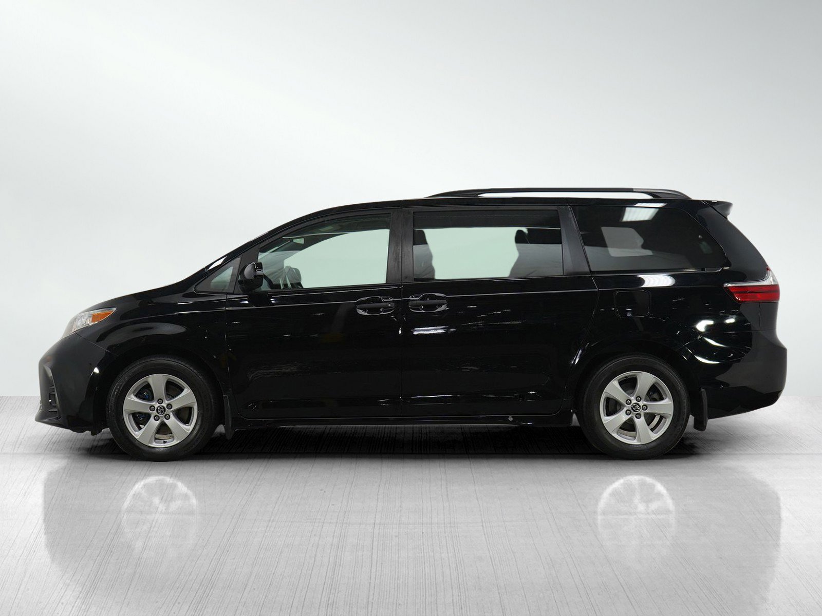 Used 2019 Toyota Sienna L with VIN 5TDZZ3DC8KS998062 for sale in Wayzata, Minnesota