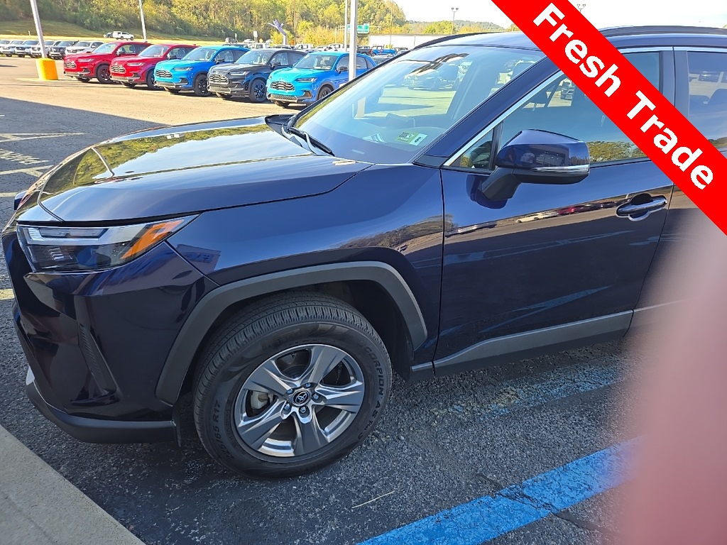 2023 Toyota RAV4 Hybrid XLE photo 2