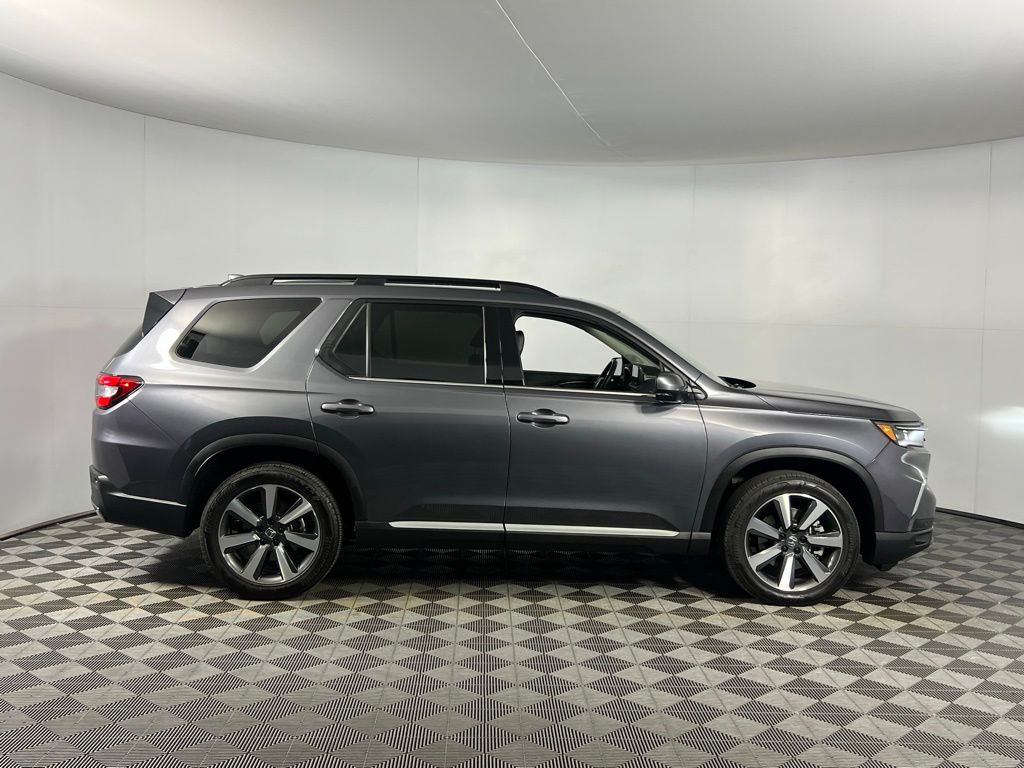 2025 Honda Pilot Touring photo 3