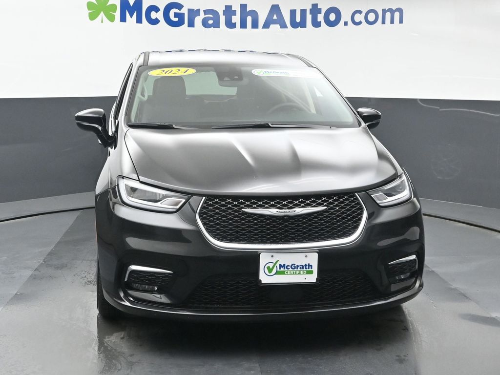 2024 Chrysler Pacifica Touring L photo 3