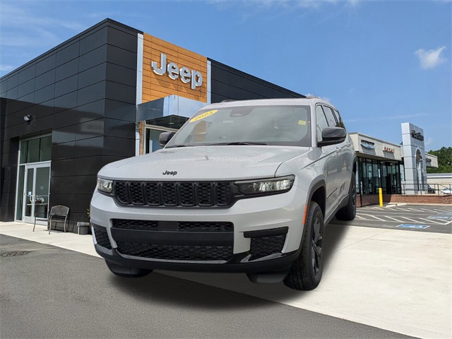 2025 Jeep Grand Cherokee Altitude X photo 3