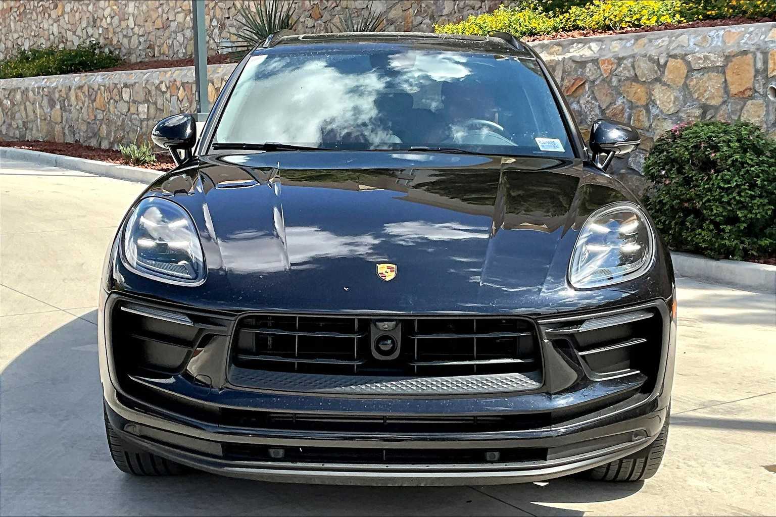 2024 Porsche Macan T photo 10