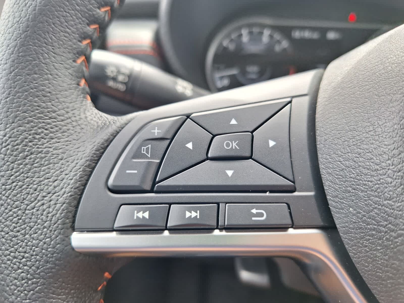 2025 Nissan Versa SR photo 12