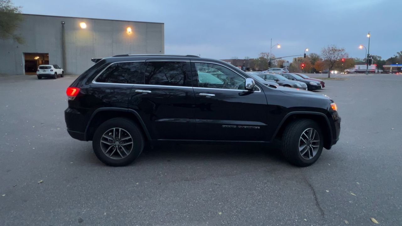 2017 Jeep Grand Cherokee Limited photo 3