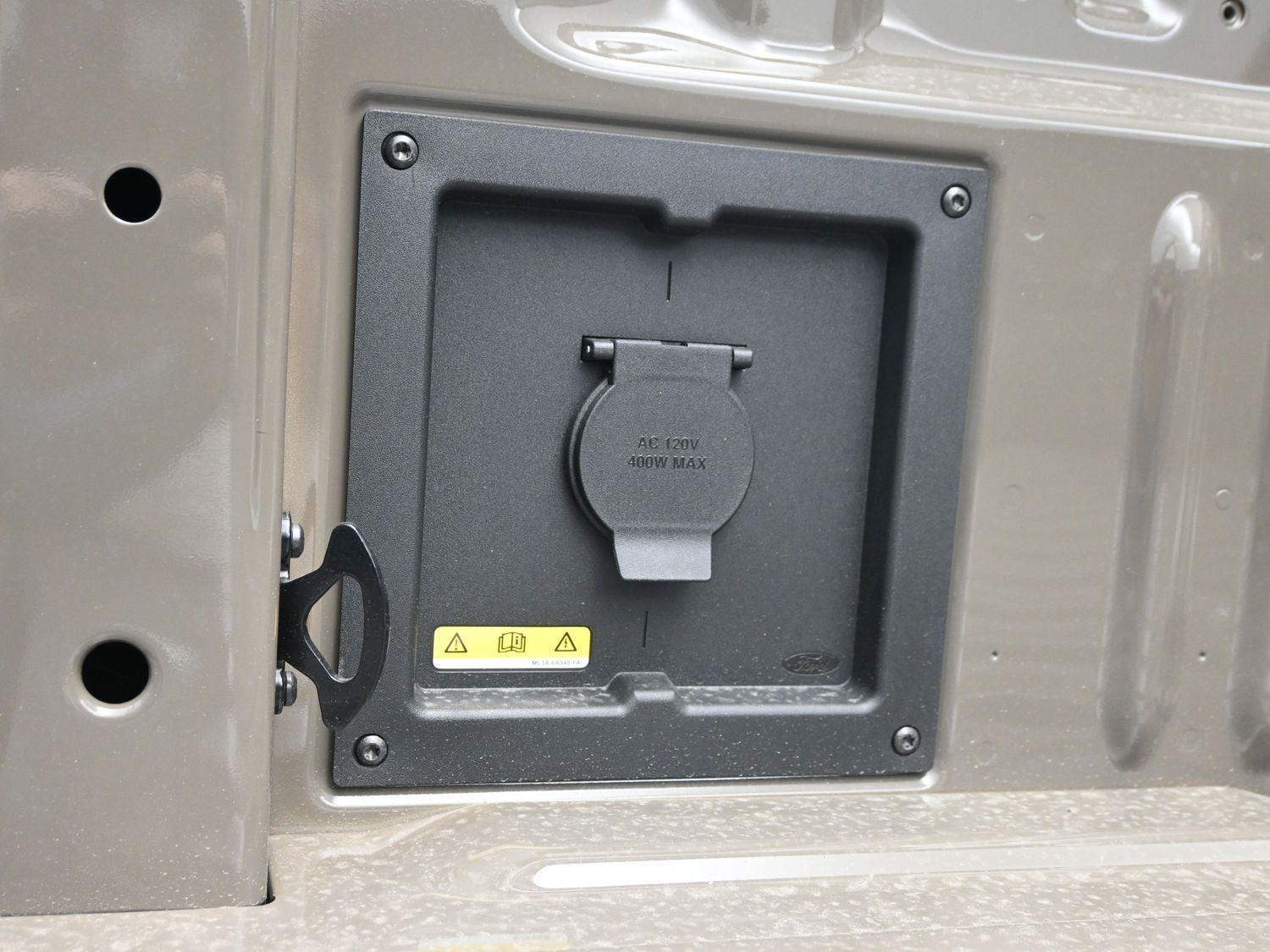 2025 Ford F-150 Lariat photo 3