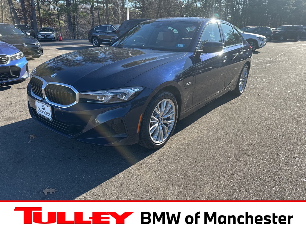 2023 BMW 3 Series 330e's photo