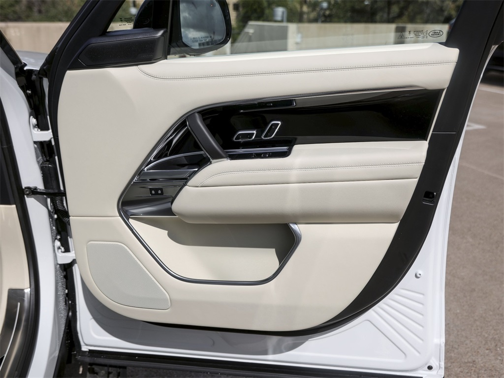 2025 Land Rover Range Rover SE photo 26
