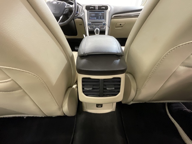 2016 Ford Fusion SE photo 25