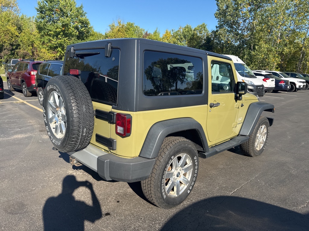 2013 Jeep Wrangler Sahara photo 5