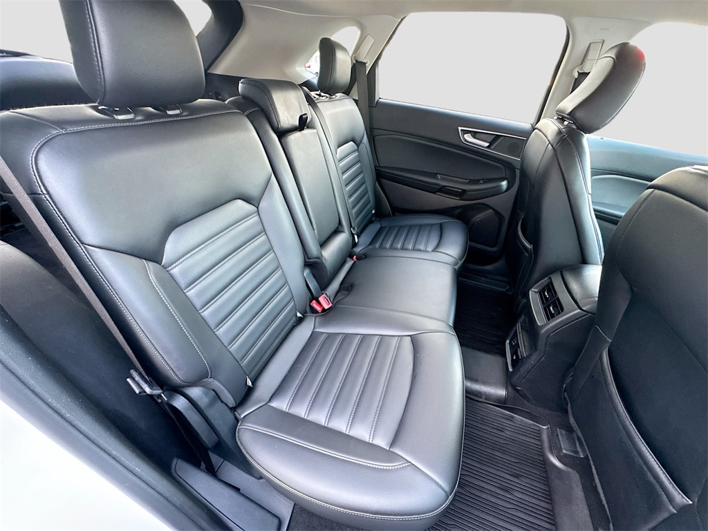 2022 Ford Edge SEL photo 28