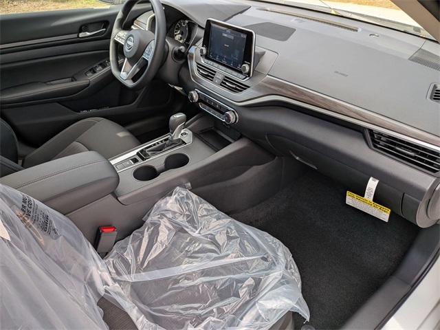 2025 Nissan Altima SV photo 19