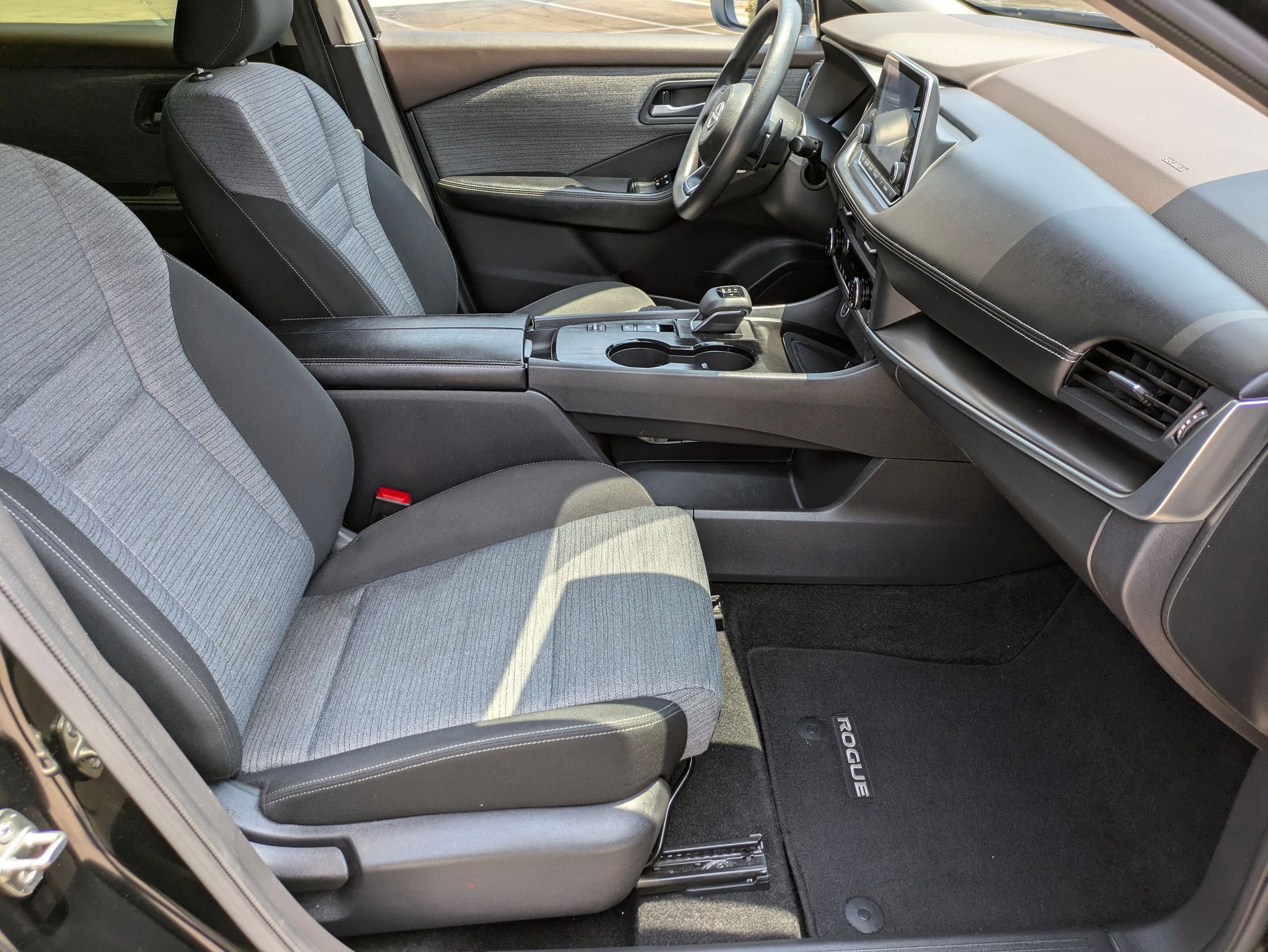 2023 Nissan Rogue SV photo 25