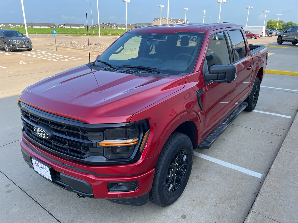 2025 Ford F-150 XLT photo 3