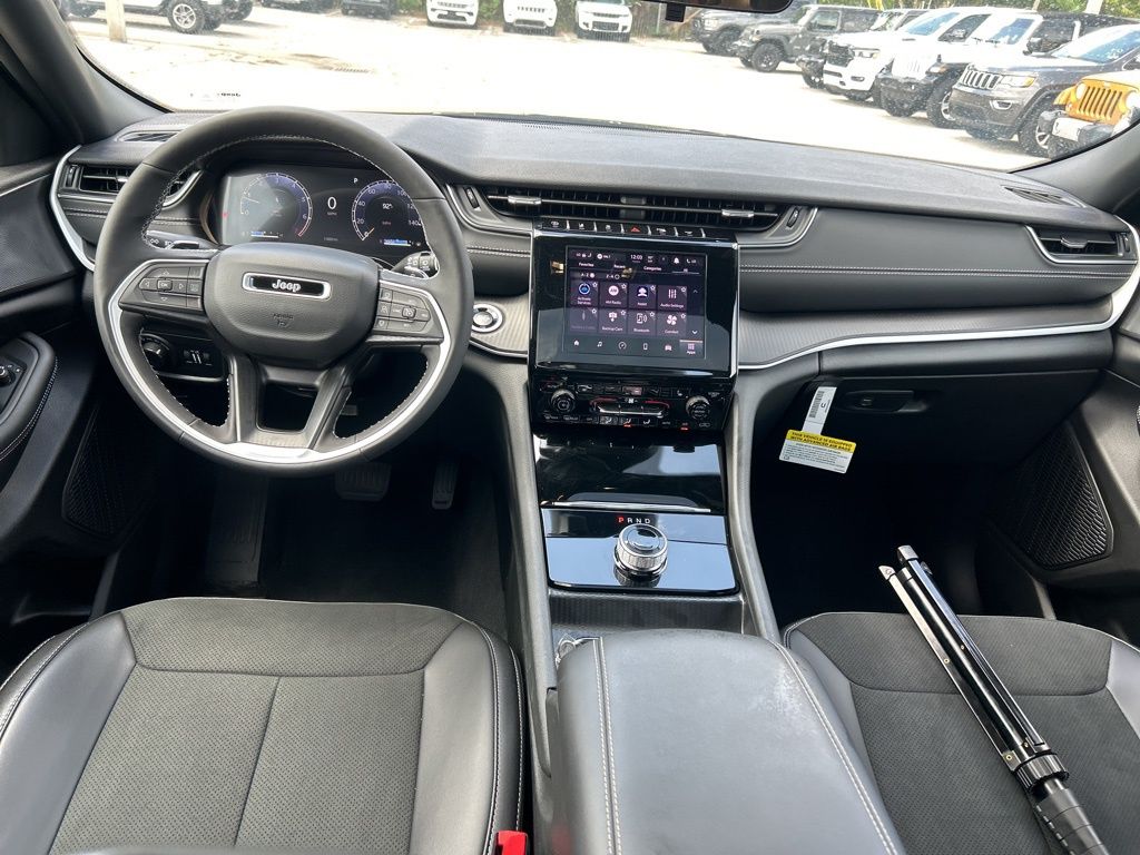 2025 Jeep Grand Cherokee Altitude X photo 30