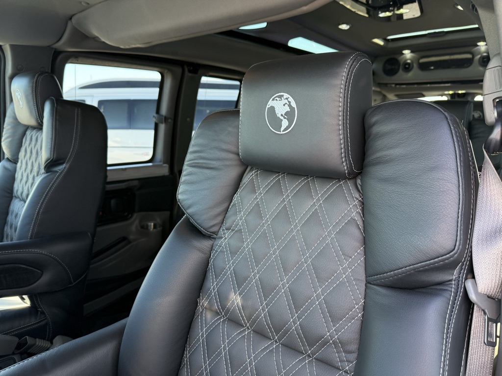 2025 Gmc Savana photo 18