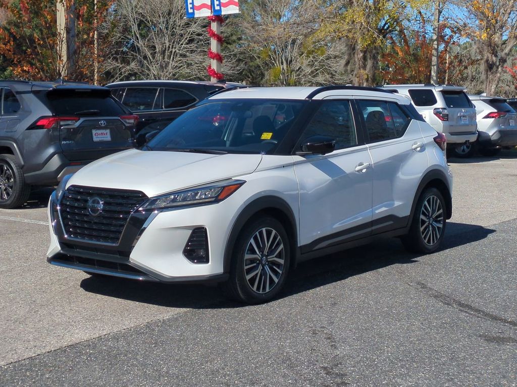 2021 Nissan Kicks SR