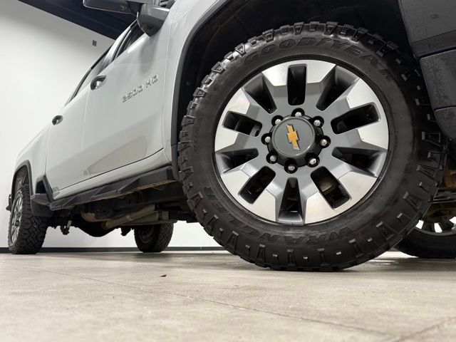 2022 Chevrolet Silverado 2500HD Custom photo 2