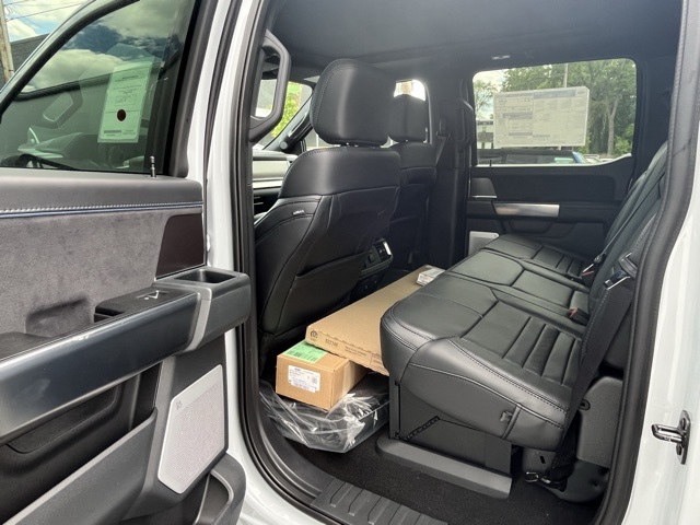 2025 Ford F-150 Platinum photo 3