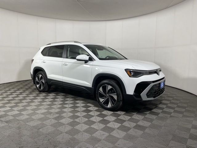 2025 Volkswagen Taos SE photo 2