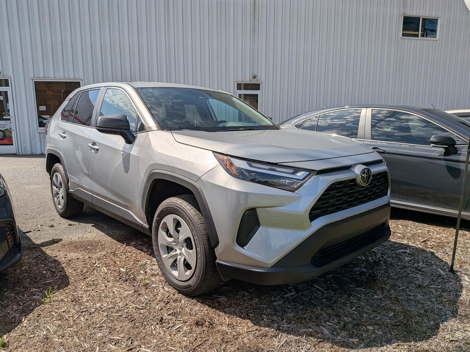 2024 Toyota RAV4 LE photo 3