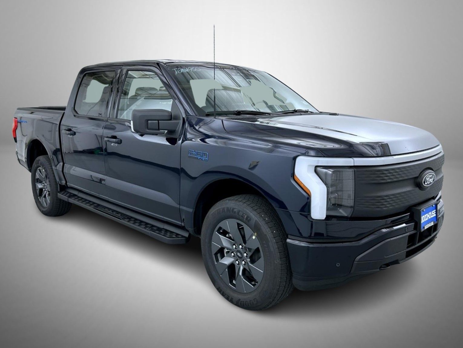 2025 Ford F-150 Lightning photo 2