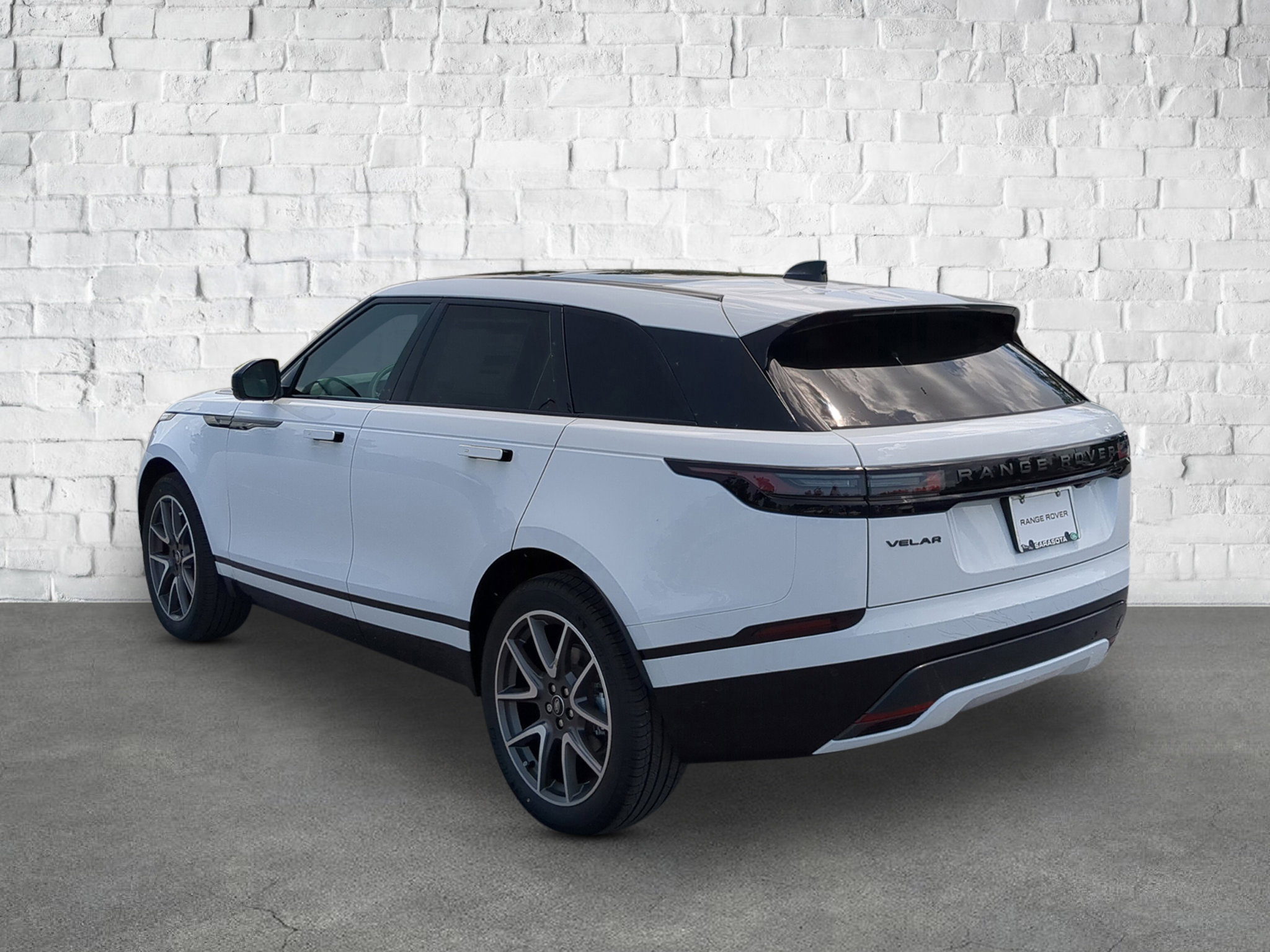 2026 Land Rover Range Rover Velar SE photo 4