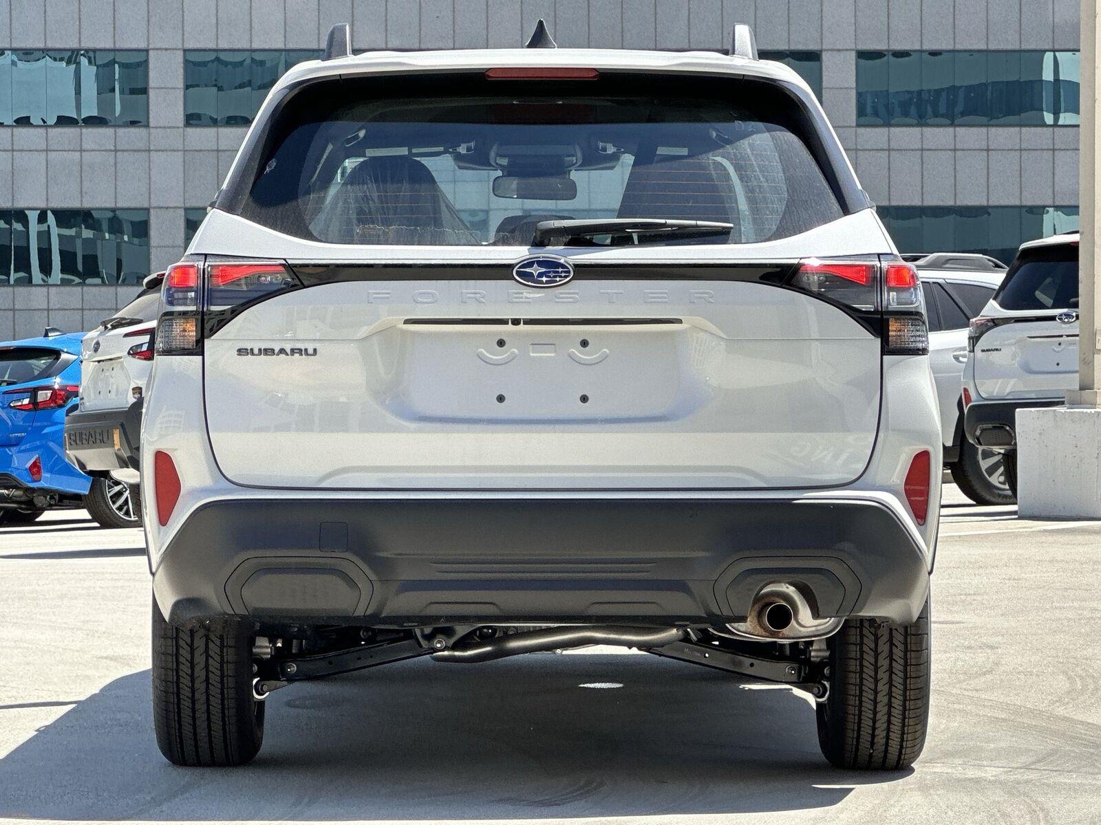 2025 Subaru Forester Base photo 4