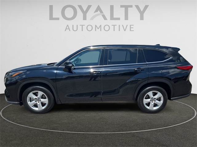 2021 Toyota Highlander L photo 2