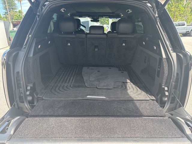 2023 Land Rover Range Rover SE photo 11