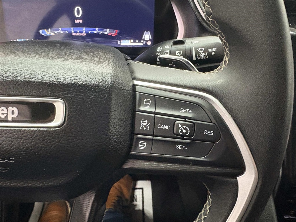 2023 Jeep Grand Cherokee Laredo photo 10