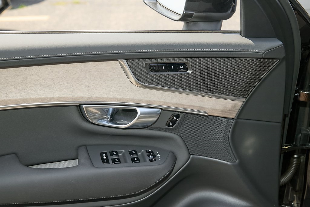 2025 VOLVO XC90 - Image 9
