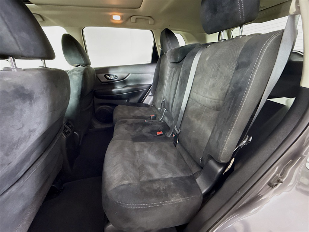 2016 Nissan Rogue SV photo 24