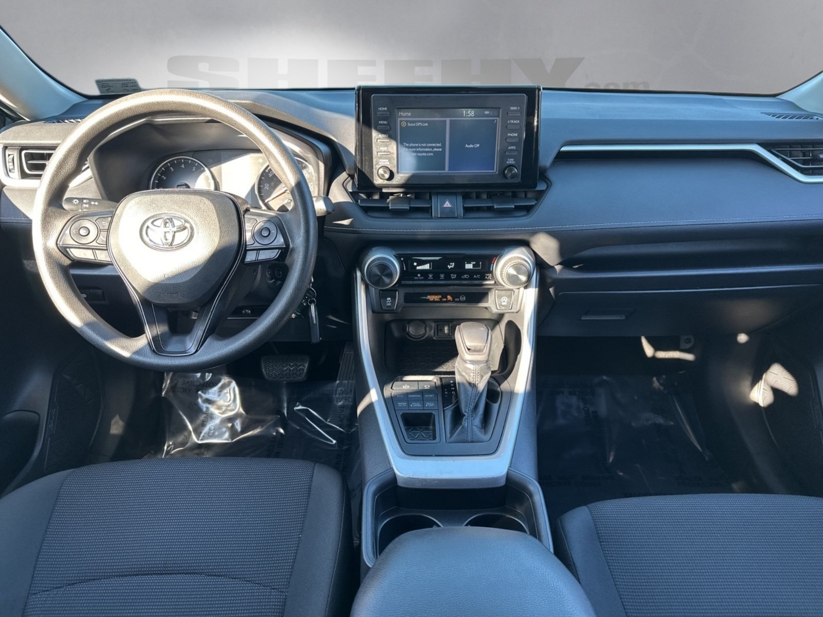2019 Toyota RAV4 LE photo 3